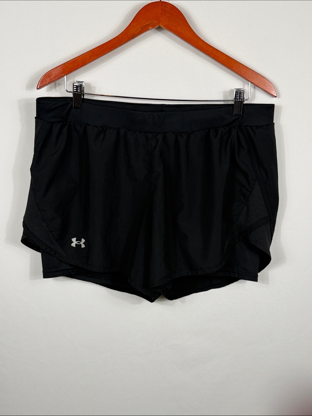 Under Armour Black Women’s 2-in-1 Athletic Running Shorts. Size XL